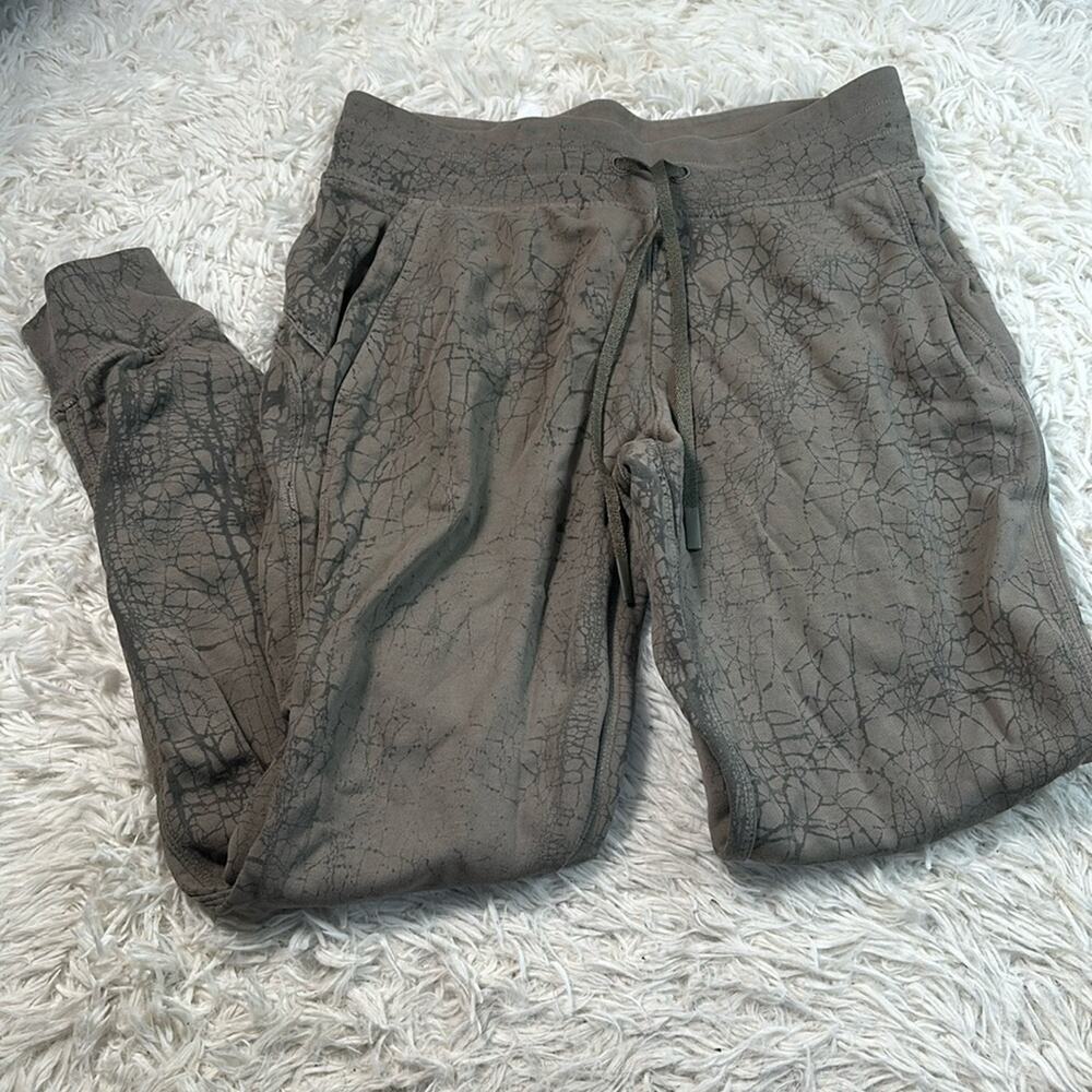 Lululemon Warm Down Jogger *7/8 Length Thread Dye Rover Black